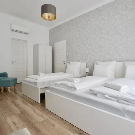 Apartment Premium By Hi5-vaci Str. 3 Bedroom *